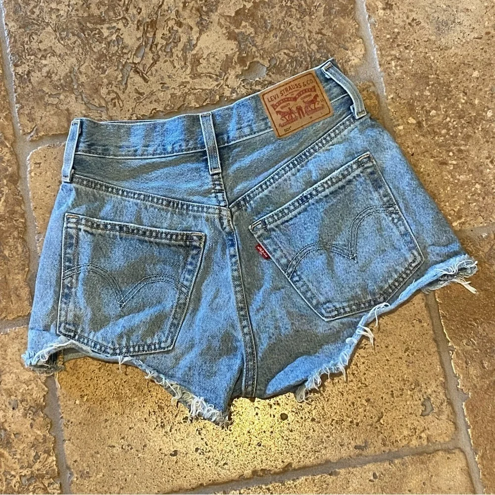 LEVI’S 501 Blue Buttoned Fly Raw Hem Jean Shorts Size 24